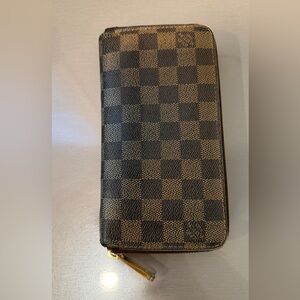 Louis Vuitton Damier zipper around wallet